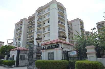 3 Bedroom 2 Bath Flat For Rent In Beverly Park