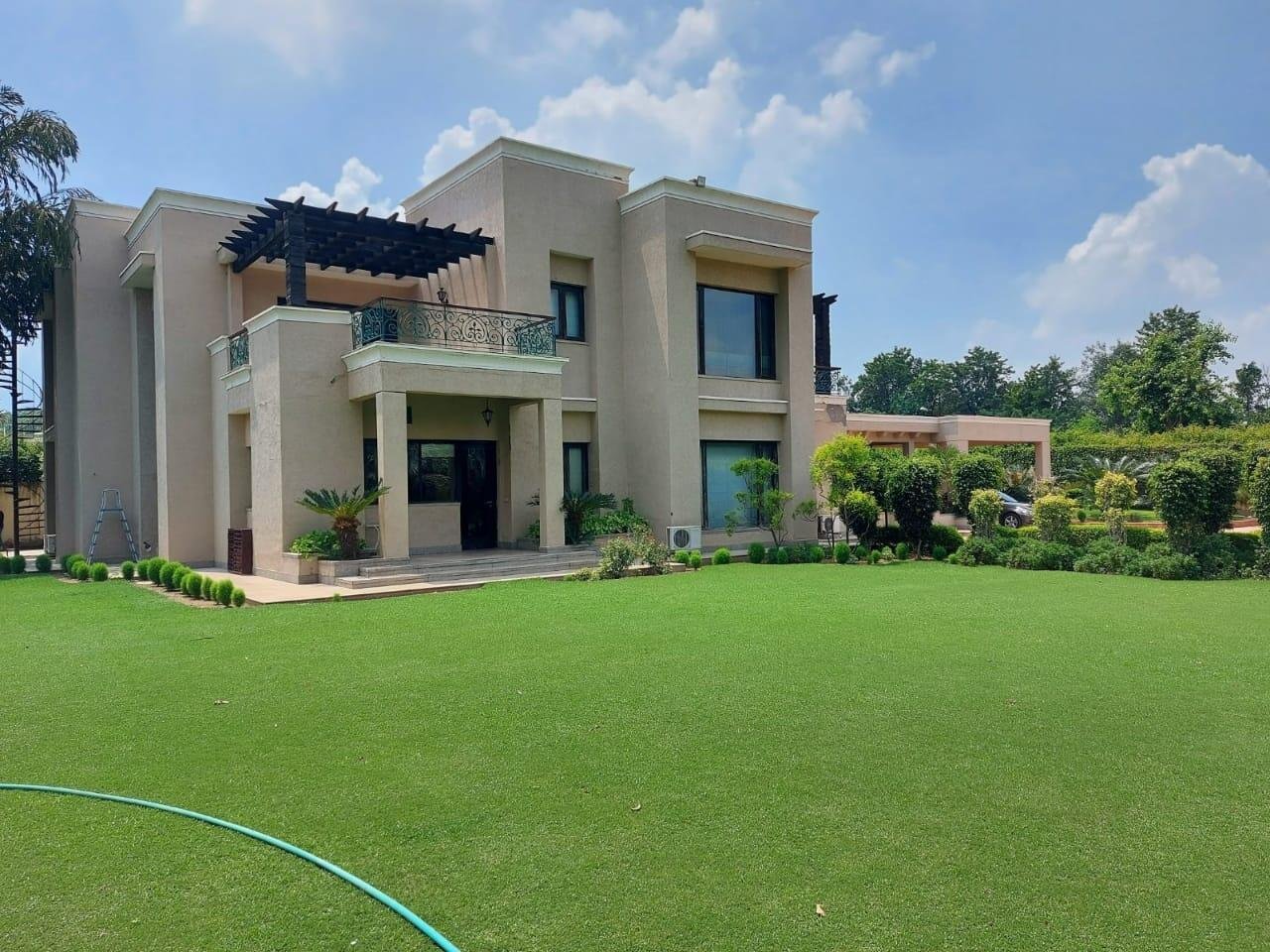 5 Bedroom, Farm House