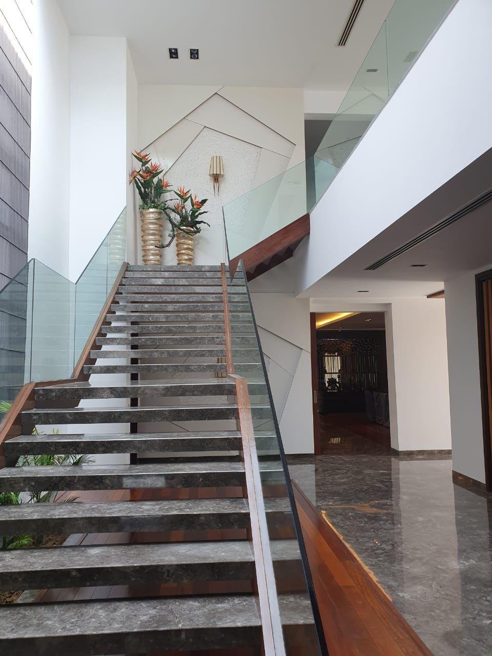 5 Bedroom, Farm House