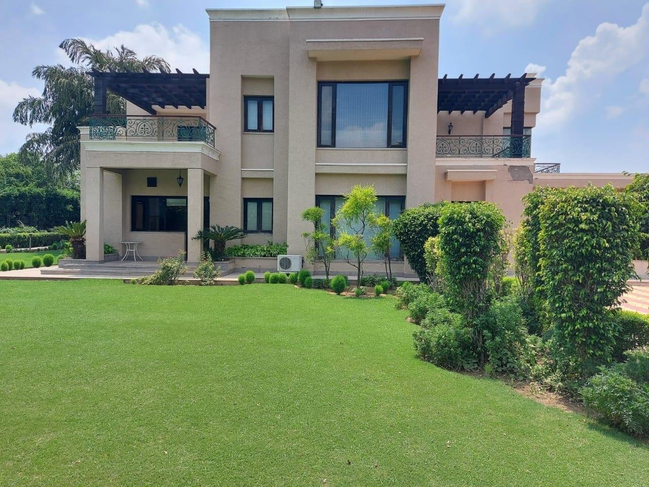 5 Bedroom, Farm House