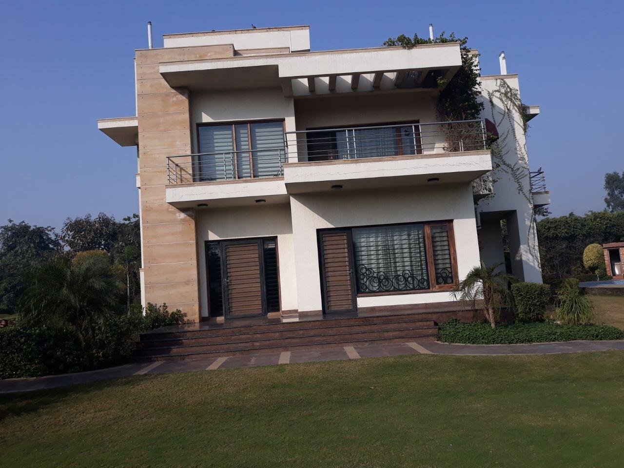 3 Bedroom, Farm House