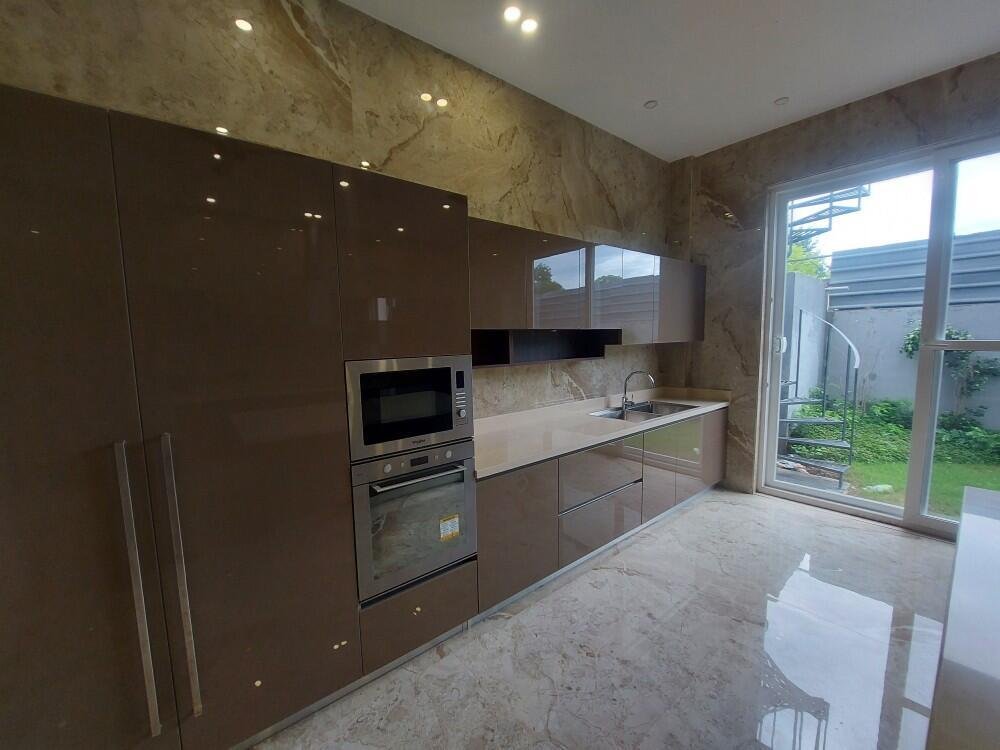 4 Bedroom, Farm House