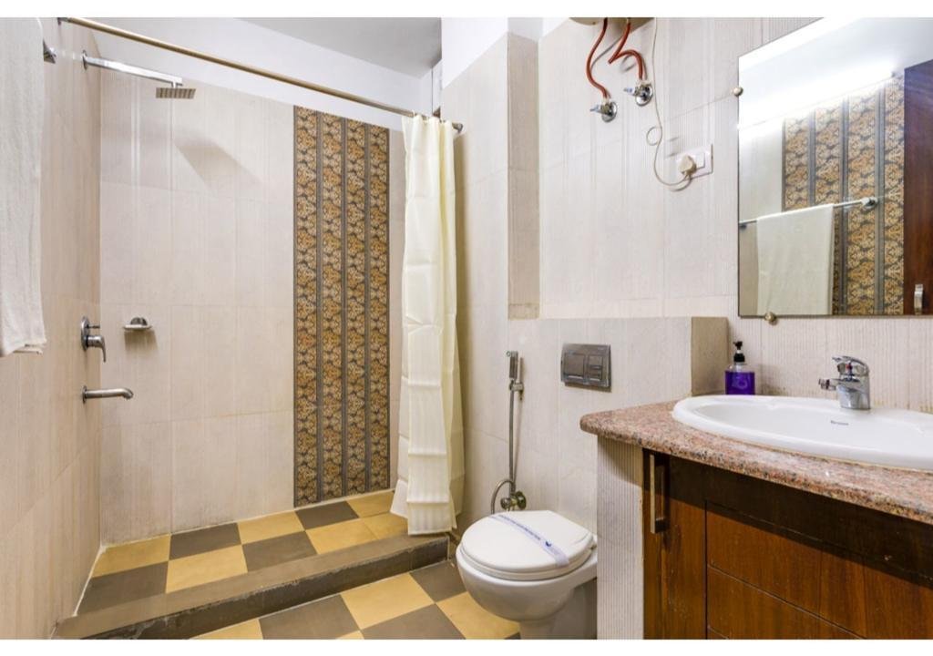 5 Bedrooms Villa